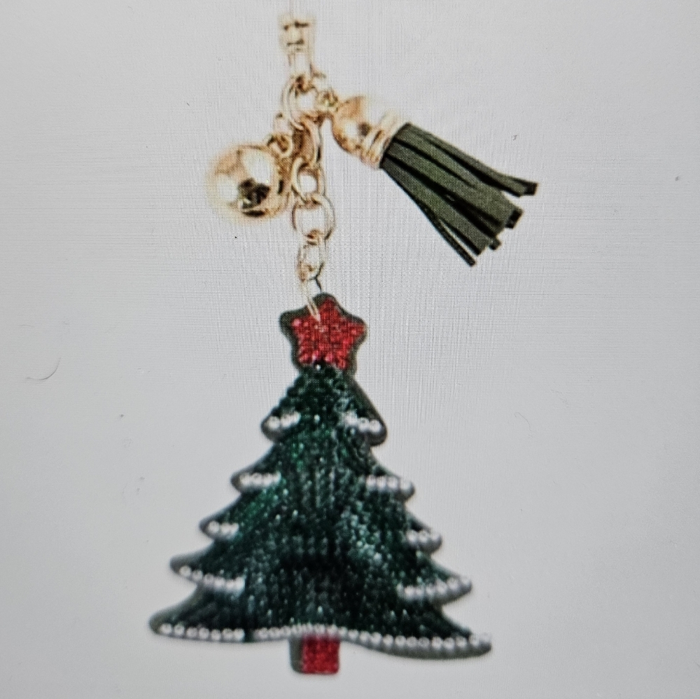 DIVAS LiMiTED Green and Red Christmas Tree Key Holder